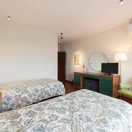 Alojamento de Acomodação e Pequeno-almoço Casa Da Costa Grande 4*