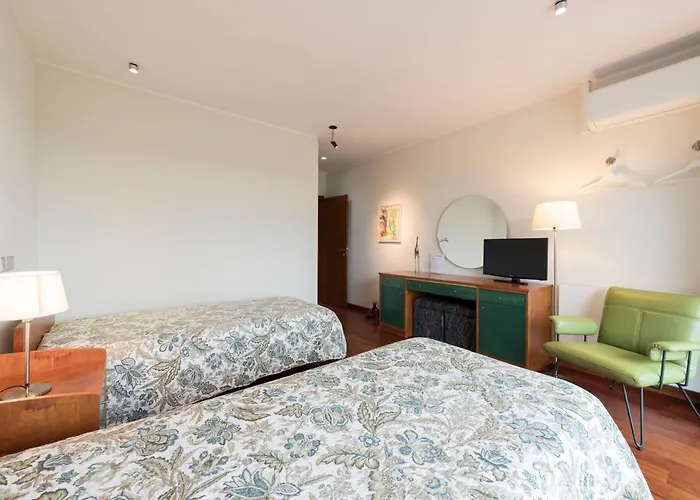 Alojamento de Acomodação e Pequeno-almoço Casa Da Costa Grande 4*